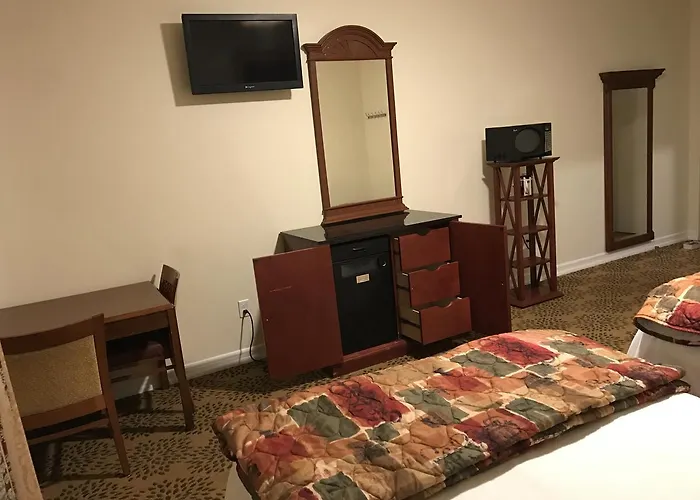 Waterbury Big Apple Motel